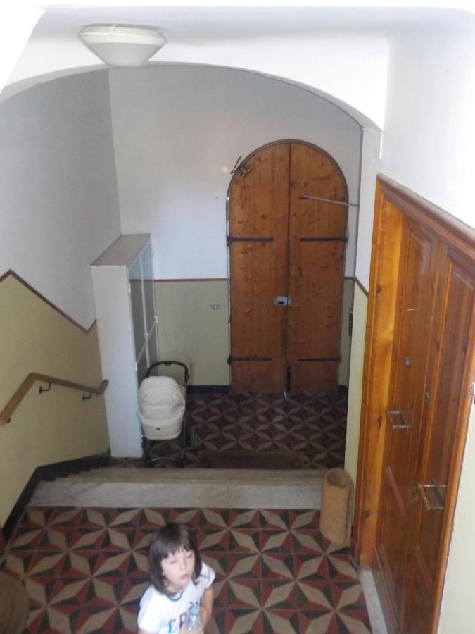 Casa Albarosa, 10 Min Walk Train Station, Free Parking. Appartement La Spezia