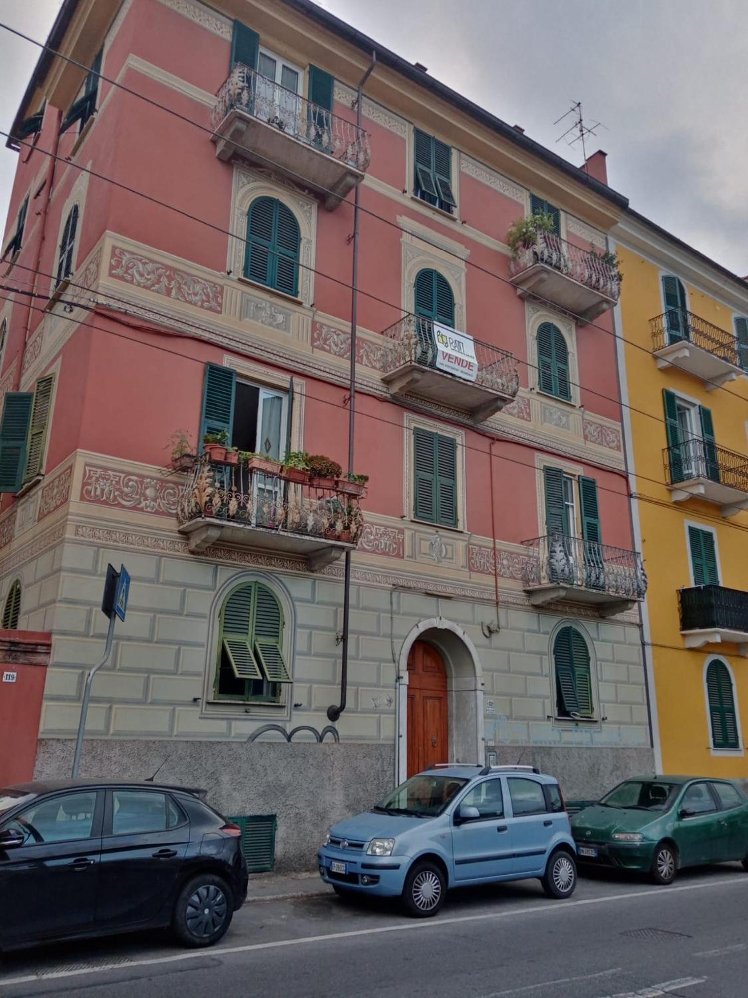 Appartement Casa Albarosa, 10 Min Walk Train Station, Free Parking. La Spezia